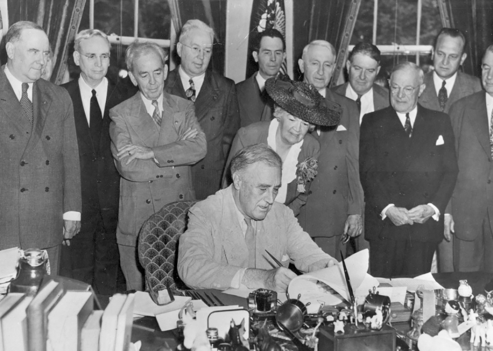 1944: GI Bill supports higher education access for veterans